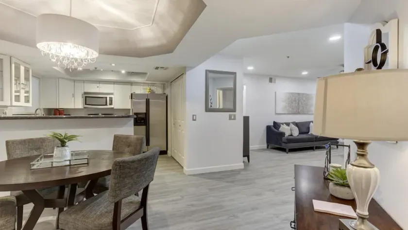 Executive 2 Bdrm Condo in the Heart of Biltmore - Image 1