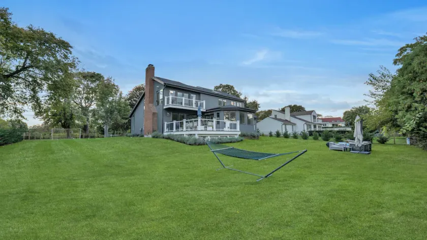 Contemporary Colonial home with pristine Peconic bay views, Heated... - Image 1