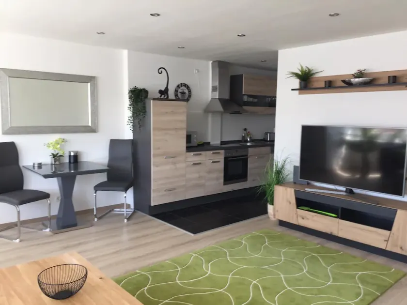KL28: Stylish TLA/TLF Apartment in the Heart of Kaiserslautern - Image 1