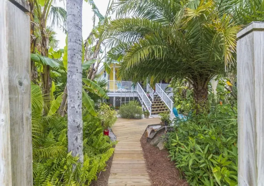 Excellent Location ~ Island Surf Cottage ~ Sleeps 4 - Image 1
