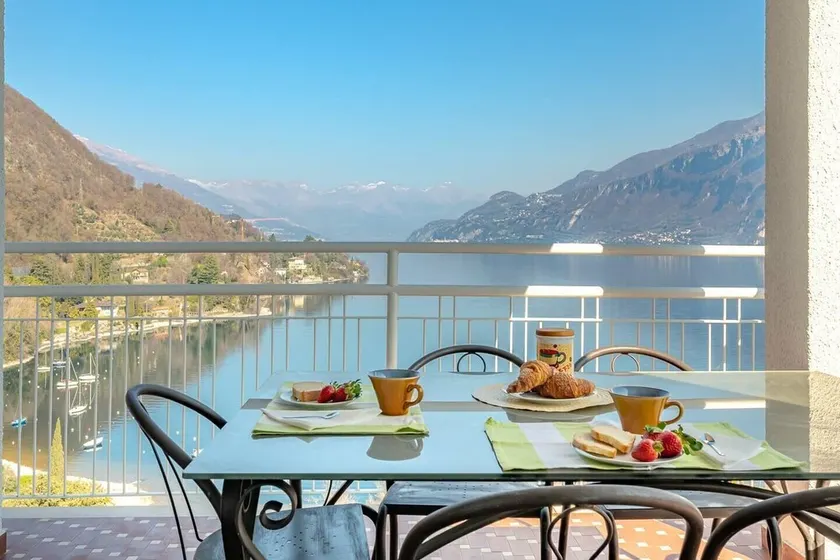 Beautiful 4-bed Apartment in Limonta - Image 1
