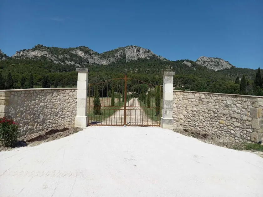 Au pied du Luberon,  Authentique Mas du XVIIIème s. en pierres avec piscine - Image 1