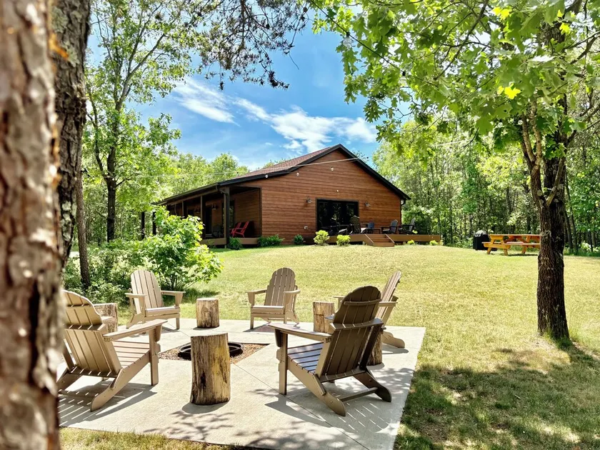 Lazy Elk Lodge •Luxury Cabin •Game Room •Fire Pit - Image 1