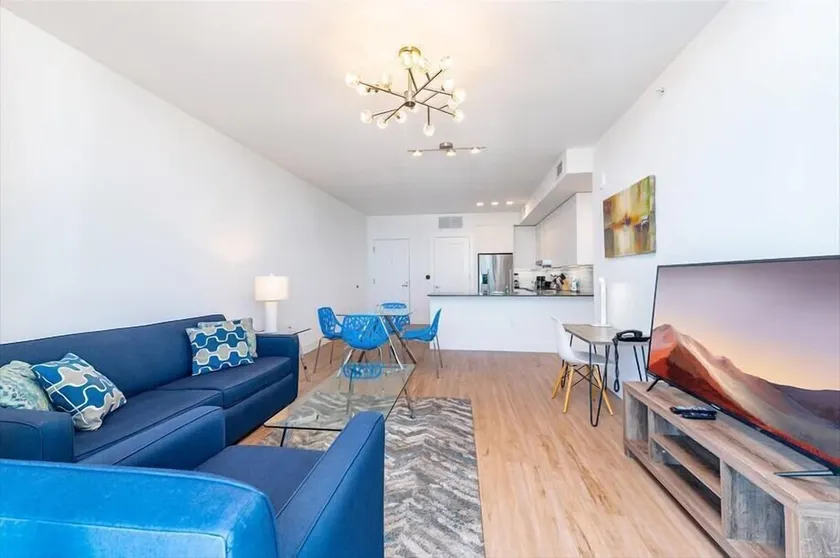 Pet friendly w/ Parks Nearby| Miami Worldcenter | nr Metro Mover - Image 1
