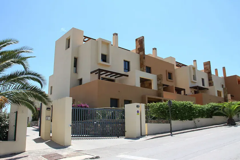 DESIGN DUPLEX A FEW METERS FROM THE DEPARTURE TEE AND THE CLUB HOUSE - Image 1