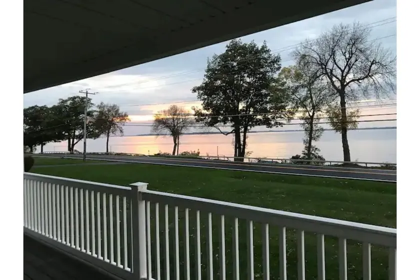 Modern Home, Beautiful St. Lawrence River View - Image 1