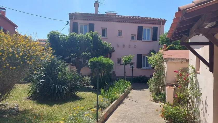 VILLA LE MAS ARDO - ALL COMFORTS FENCED GARDEN - 700M BEACHES - PYRENEES ORIENTALES - Image 1