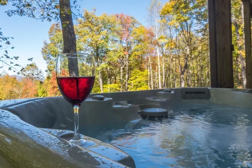 Sunset Mtn Lodge! Hot tub+Fire pit, Fireplace, Hiking, Private, Close to Town! - Image 1