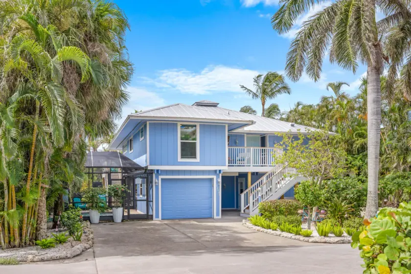 Captiva Village Pool- Home Walkable to Shops, Restaurants, Marina, Beach - Image 1