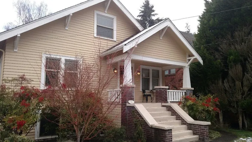 Newly Remodel 5BR 3BA Classic in N Green Lake + Opt Studio & 2BR Apartment - Image 1