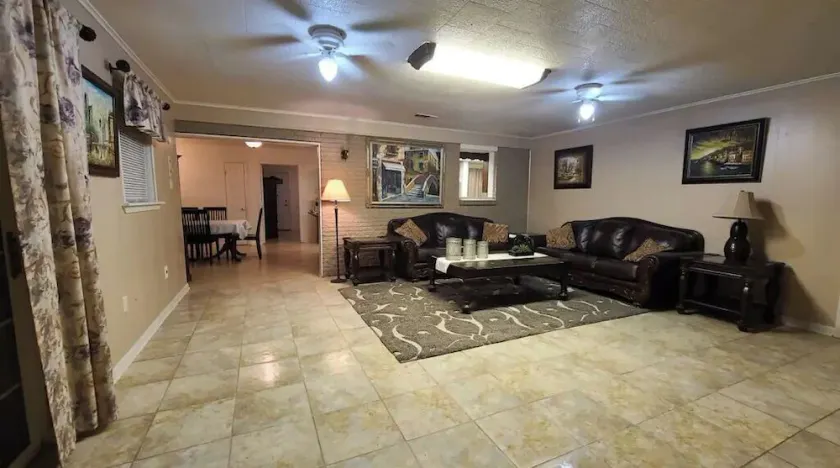 5 Bedroom with fireplace minutes from Baton Rouge - Image 1