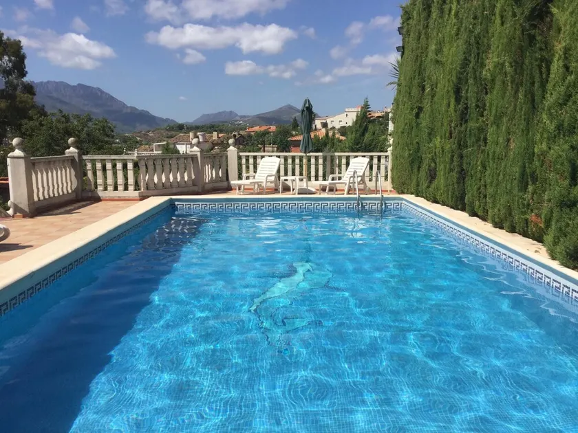 Bella villa indipendente immersa in rigogliosi giardini con piscina privata per 6 persone. Wifi gratis - Image 1