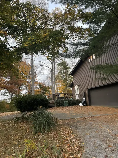 Lakeside Hideaway - Beautiful country setting just minutes from town - Image 1