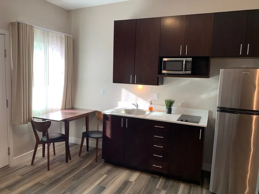 Newer private Studio in a great location - Image 1