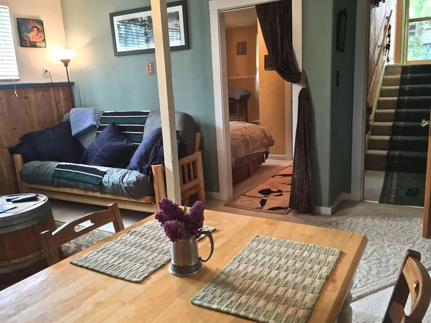 Sea Wolf Inn, un petit peu de chez vous ici en Alaska. - Image 1