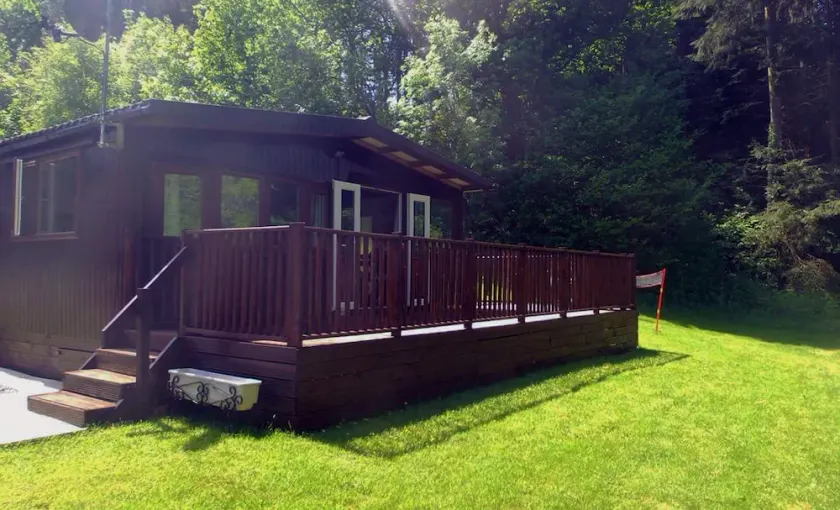 Magnifique chalet de vacances en front de rivière. - Image 1