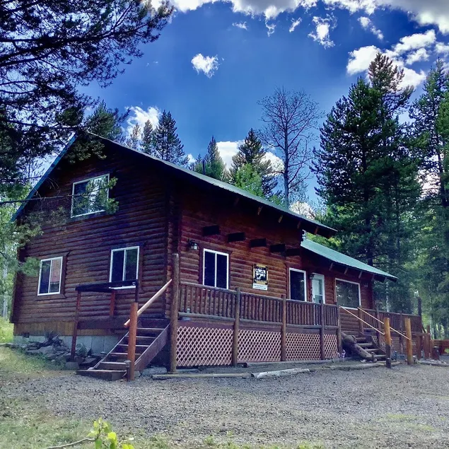 Mighty Moose Log Cabin, 20 Minutes to W Yellowstone, Fishing, Sleeps 10. - Image 1