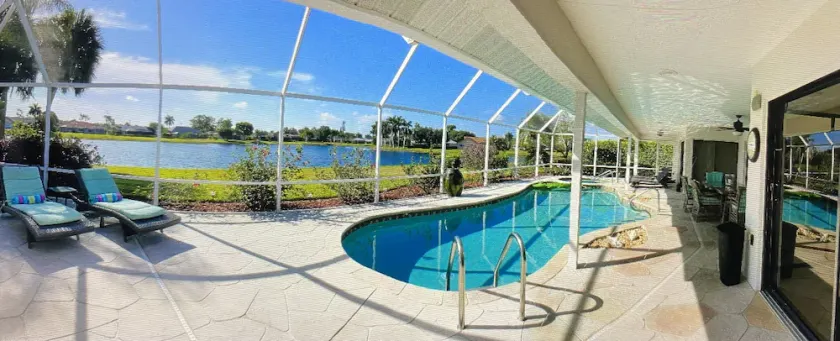 Located near downtown, restaurants and the beach ! - Image 1