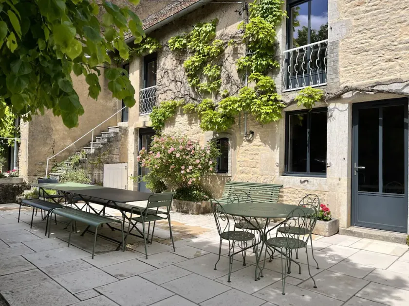 Villa 1828, sleeps 25, pétanque, swimming pool, billiards, table soccer - Image 1