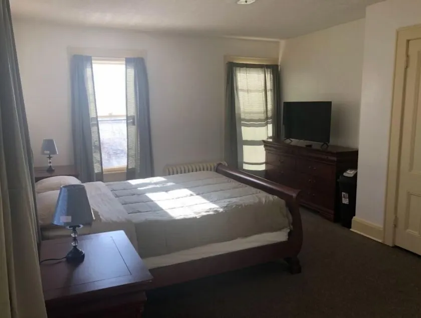 MINI MANSION WHOLE RIGHT WING, THREE BEDROOM APARTMENT AVAILABLE AT A (LOW RATE) - Image 1