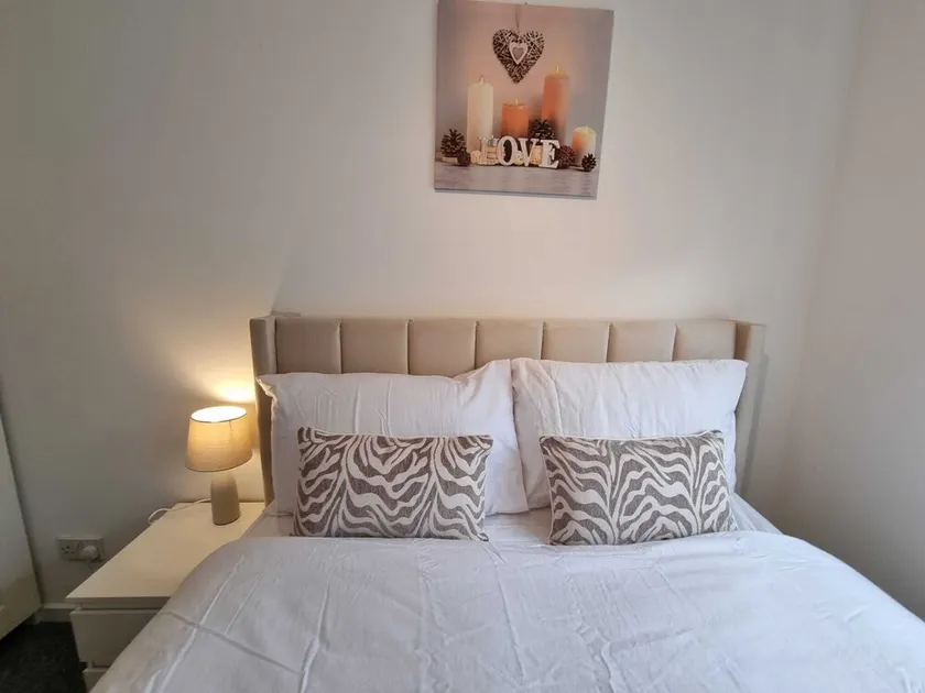 FamilyFriendly- Sleeps5- FreeParking- Garden - Image 1