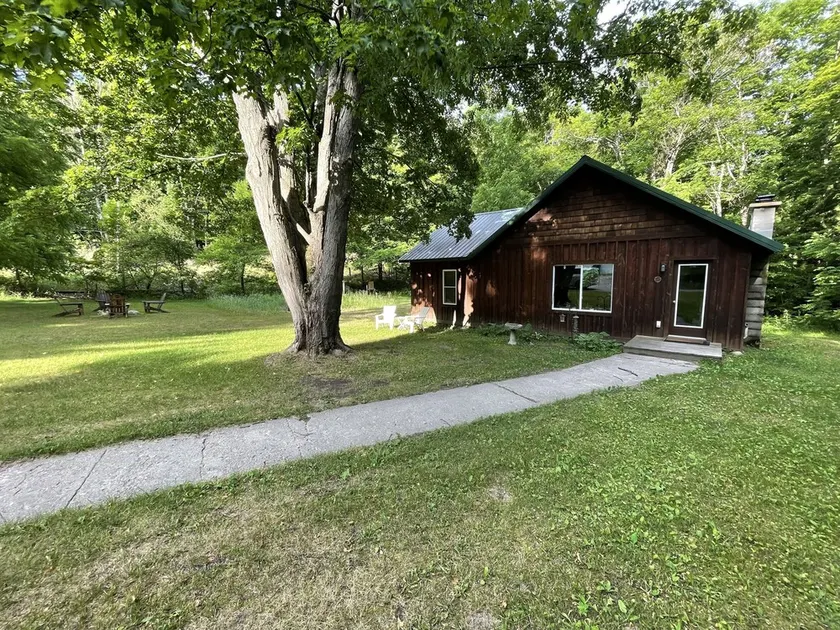 Quiet place to land near Lake Michigan, Crystal Lake, Trails, Fishing, and more! - Image 1