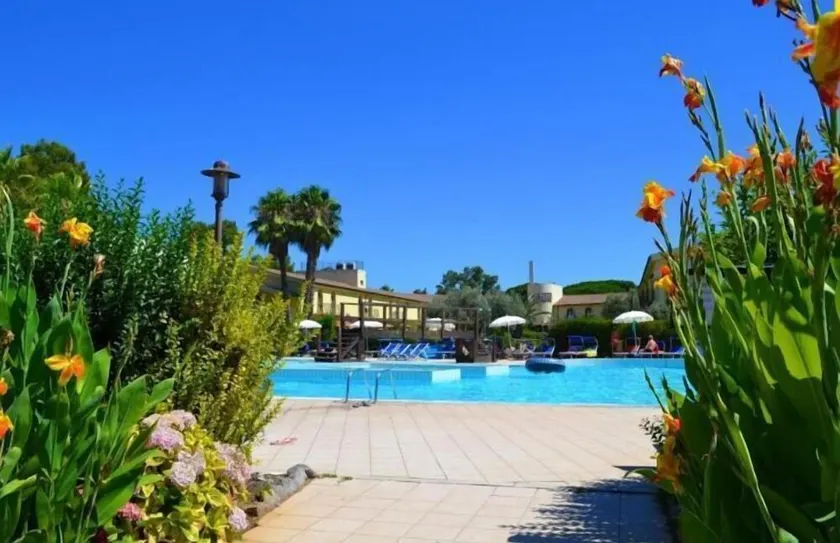 Nature & Country Resort Near The sea - Image 1