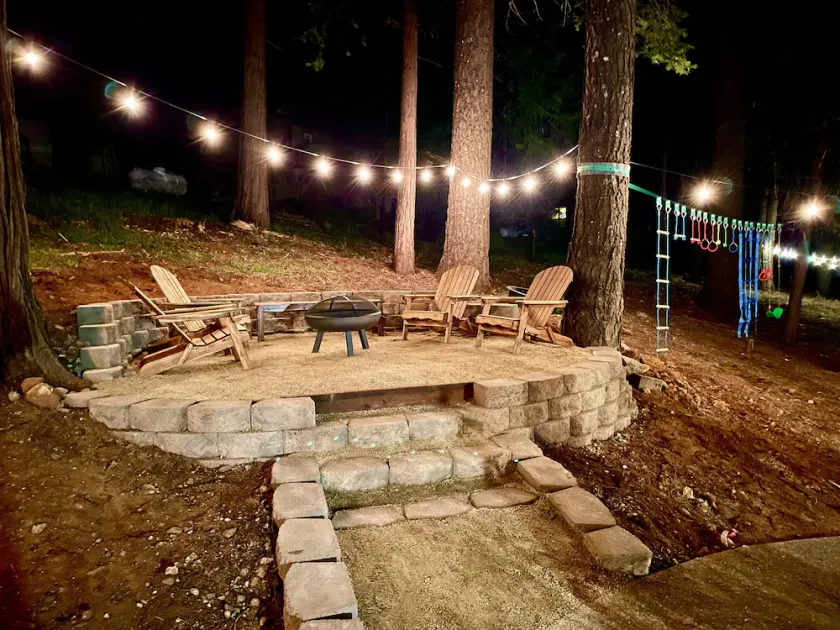 FirePit~Horseshoes~King Bed~Near Lake, Wine, Farms - Image 1