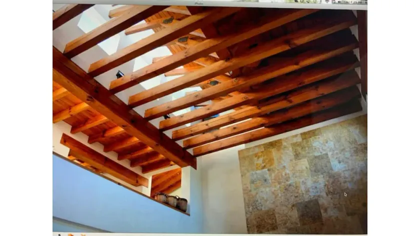 Beautiful lakefront home - Image 1