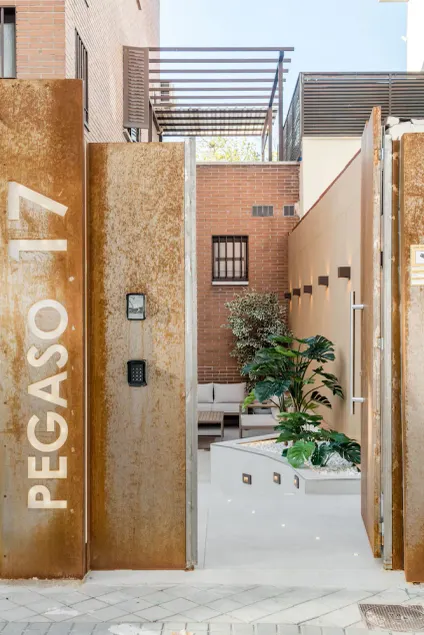 Square Rooms by Charming, cerca del aeropuerto y con un pequeño gimnasio - Image 1