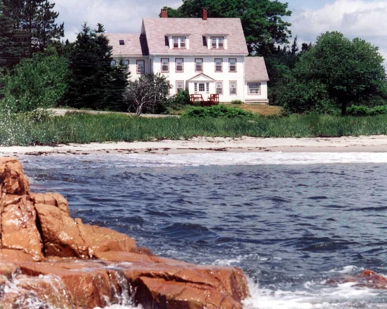 Sea Captain's on 200 acres & Sand Beach, 5 mins to Acadia Nat'l Park at Schoodic - Image 1