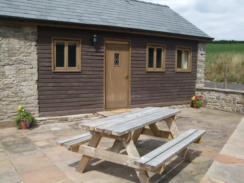 Barn conversion in beautiful countryside, sleeps 4 - Image 1