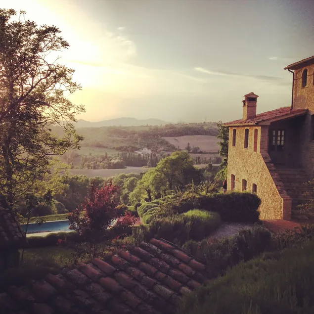 Impresionante villa con piscina cerca de Montone, vistas increíbles, tranquilidad asegurada - Image 1