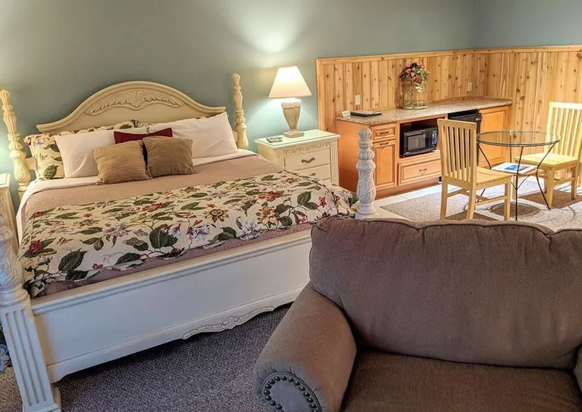 Springbrook Inn - Image 1