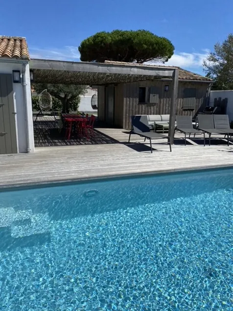 Villa with heated pool near the sea - Image 1
