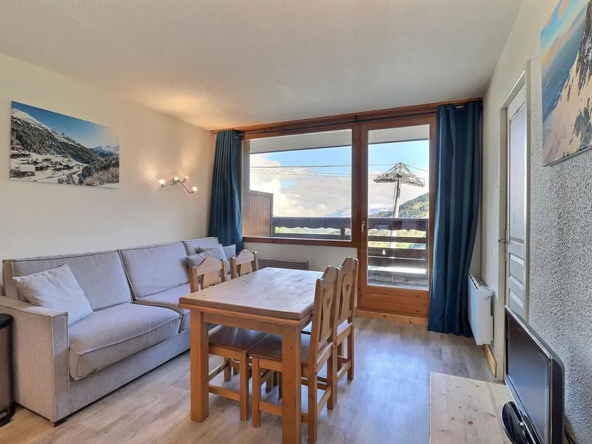 Charming apartment in Méribel with balcony and direct access to slopes - Image 1