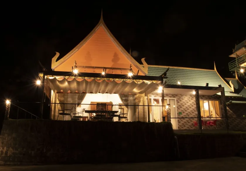 Unique villa on hilltop viewing lake, valley, mountains - Image 1