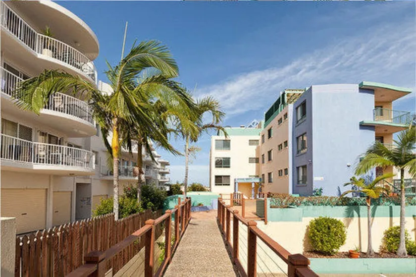 Harbour View 9 - Bright and Beachy Three Bedroom Apartment with Private Rooftop - Image 1