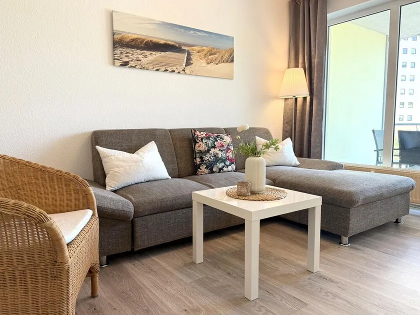C1.1 - Bright, beachfront apartment with 2 balconies for up to 6 people - - Image 1