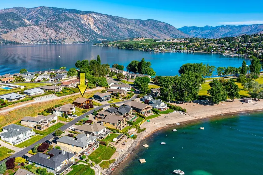 Sunrise Chalet at Wapato Point, Sleeps 12, Half Block to Sandy Beach Waterfront - Image 1