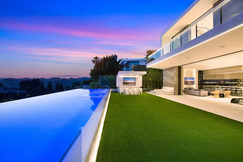 Beverly Hills Dream View Estate - Image 1