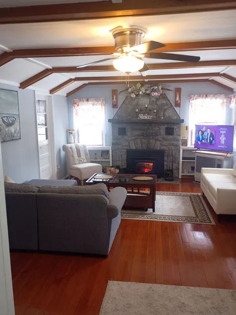 Warm welcoming cozy cottage in the woods - Image 1