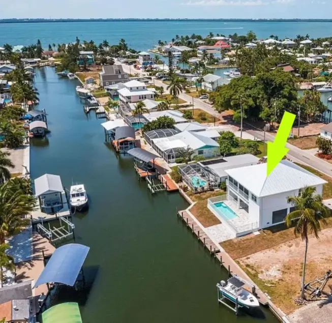 PERFECT FAMILY GETAWAY -  3 Bedroom / 2 ½  Bath w/ 60' Boat Dock & Private Pool - Image 1