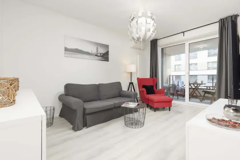 Comfortable Apartment | Close to Airport | Parking. - Image 1