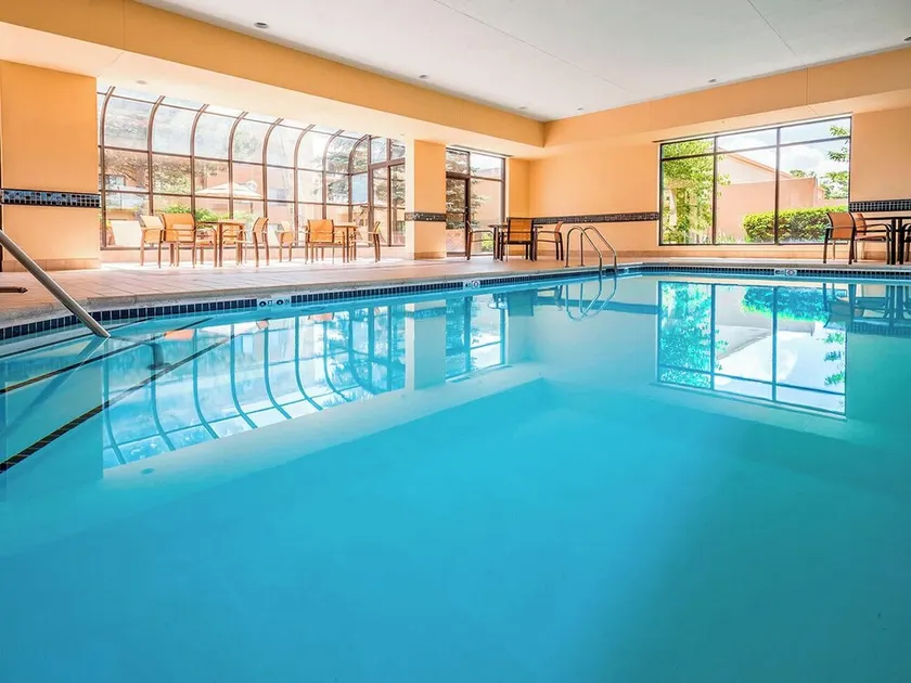 Convenient Stay, Superb Location! Pet-friendly Accommodation, Indoor Pool! - Image 1