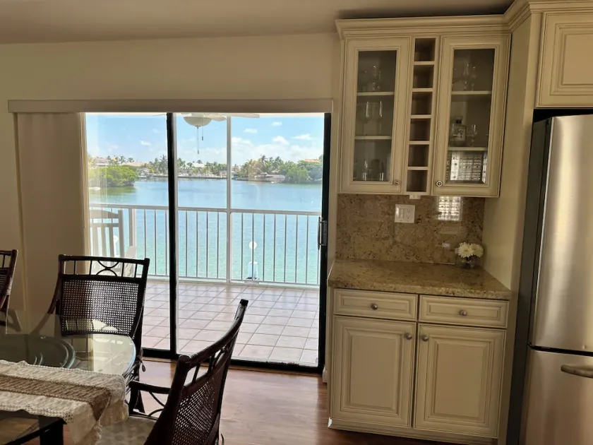 Dock Beach House in Sombrero Beach - Image 1