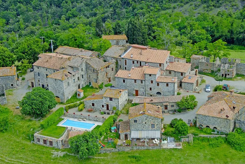 Apartment in Tuscany With Stunning Views - Image 1