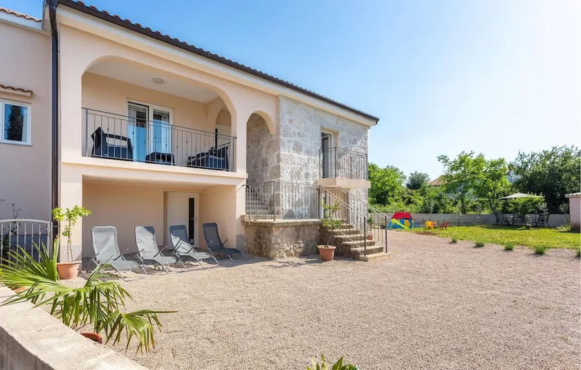 3 bedroom luxurious home in Rasopasno - Image 1
