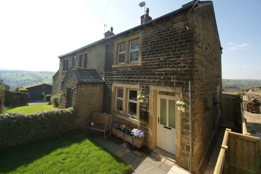 Cosy cottage, situated in a stunning location - Image 1