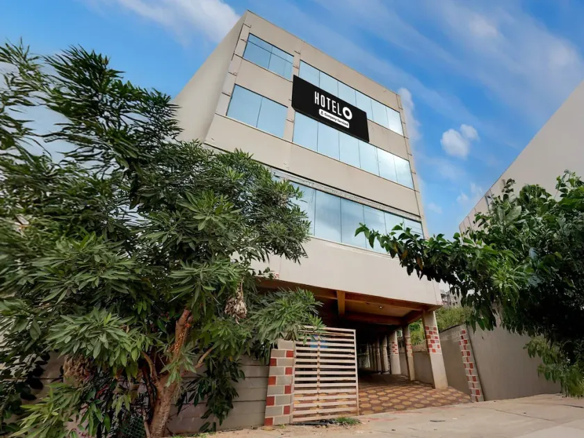Deluxe Smart Stays - Image 1